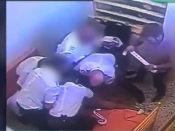Un vídeo demuestra que el joven que murió en un centro de menores de Almería no opuso resistencia Un vídeo demuestra que el joven que murió en un centro de menores de Almería no opuso resistencia