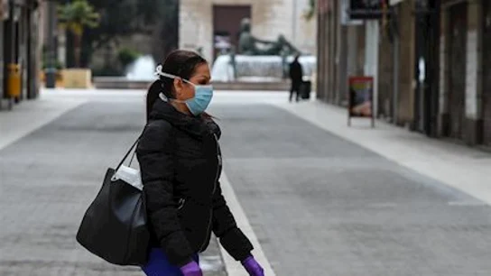Imagen de una mujer con mascarilla por Extremadura Imagen de una mujer con mascarilla por Extremadura