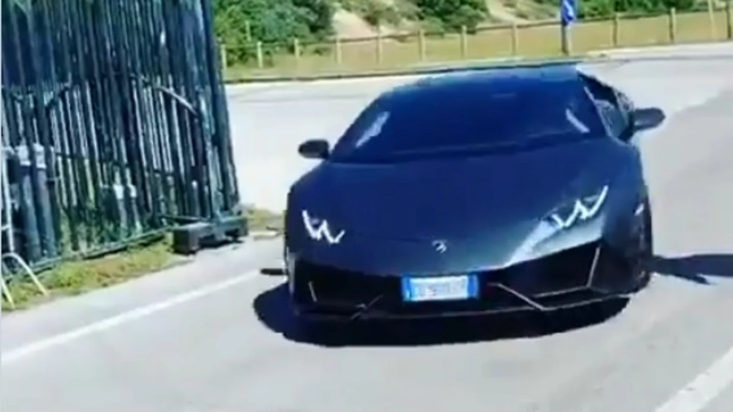 Insigne en su Lamborghini Insigne en su Lamborghini