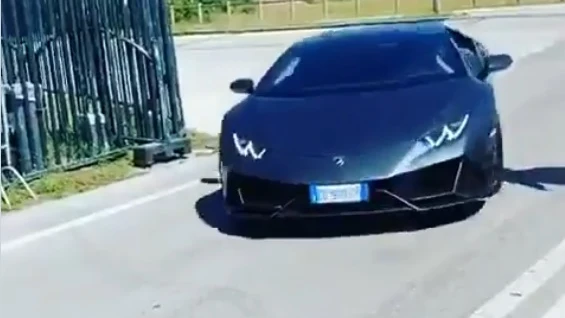 Insigne en su Lamborghini