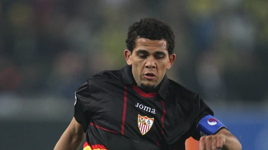 Dani Alves con la camiseta del Sevilla Dani Alves con la camiseta del Sevilla