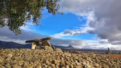 Ocho Dólmenes Ocho Dólmenes