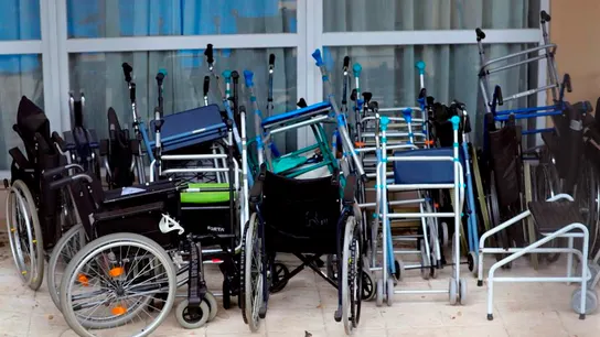 Sillas de ruedas y andadores en una residencia de Madrid Sillas de ruedas y andadores en una residencia de Madrid