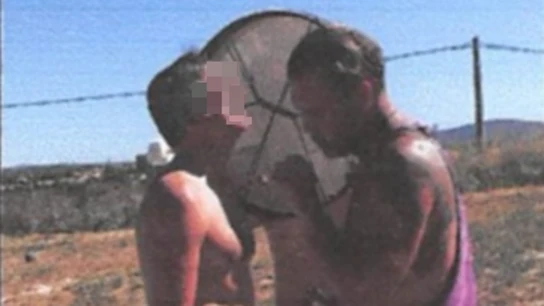 Nacho Vidal continuó con el ritual de sapo bufo aunque el fotografo se desplomó en los primeros segundos Nacho Vidal continuó con el ritual de sapo bufo aunque el fotografo se desplomó en los primeros segundos
