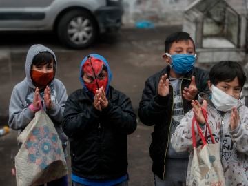 Un grupo de niños en Buenos Aires, Argentina Un grupo de niños en Buenos Aires, Argentina