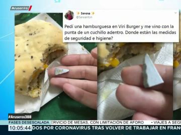 Se pide una hamburguesa y encuentra por sorpresa la punta de un cuchillo dentro Se pide una hamburguesa y encuentra por sorpresa la punta de un cuchillo dentro