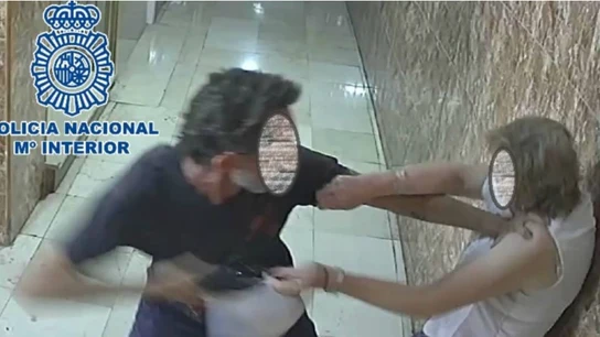 Imagen del momento del asalto, captada pro las cámaras de seguridad Imagen del momento del asalto, captada pro las cámaras de seguridad