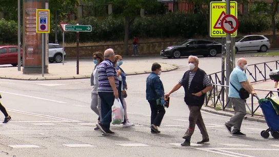 Los vecinos de Vallecas aprueban, bajo control, la llegada del ingreso mínimo vital. Los vecinos de Vallecas aprueban, bajo control, la llegada del ingreso mínimo vital.