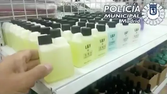 Denuncia a una peluquería de Usera tras comprar una crema que le quemó los párpados Denuncia a una peluquería de Usera tras comprar una crema que le quemó los párpados