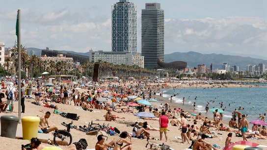 Aspecto de la playa de San Sebastiá, en Barcelona, durante la pandemia Aspecto de la playa de San Sebastiá, en Barcelona, este domingo