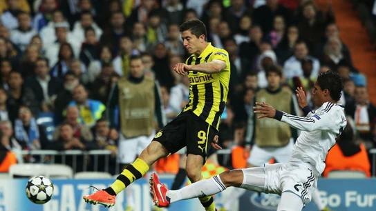 Robert Lewandowski y Raphael Varane Robert Lewandowski y Raphael Varane