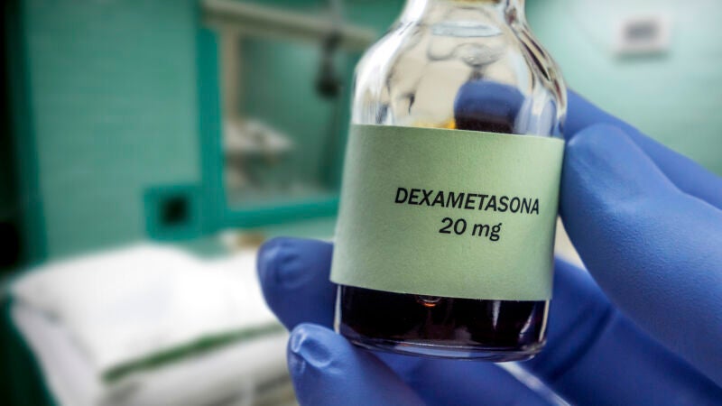 ¿Qué es la dexametasona, el fármaco más prometedor contra el COVID-19?