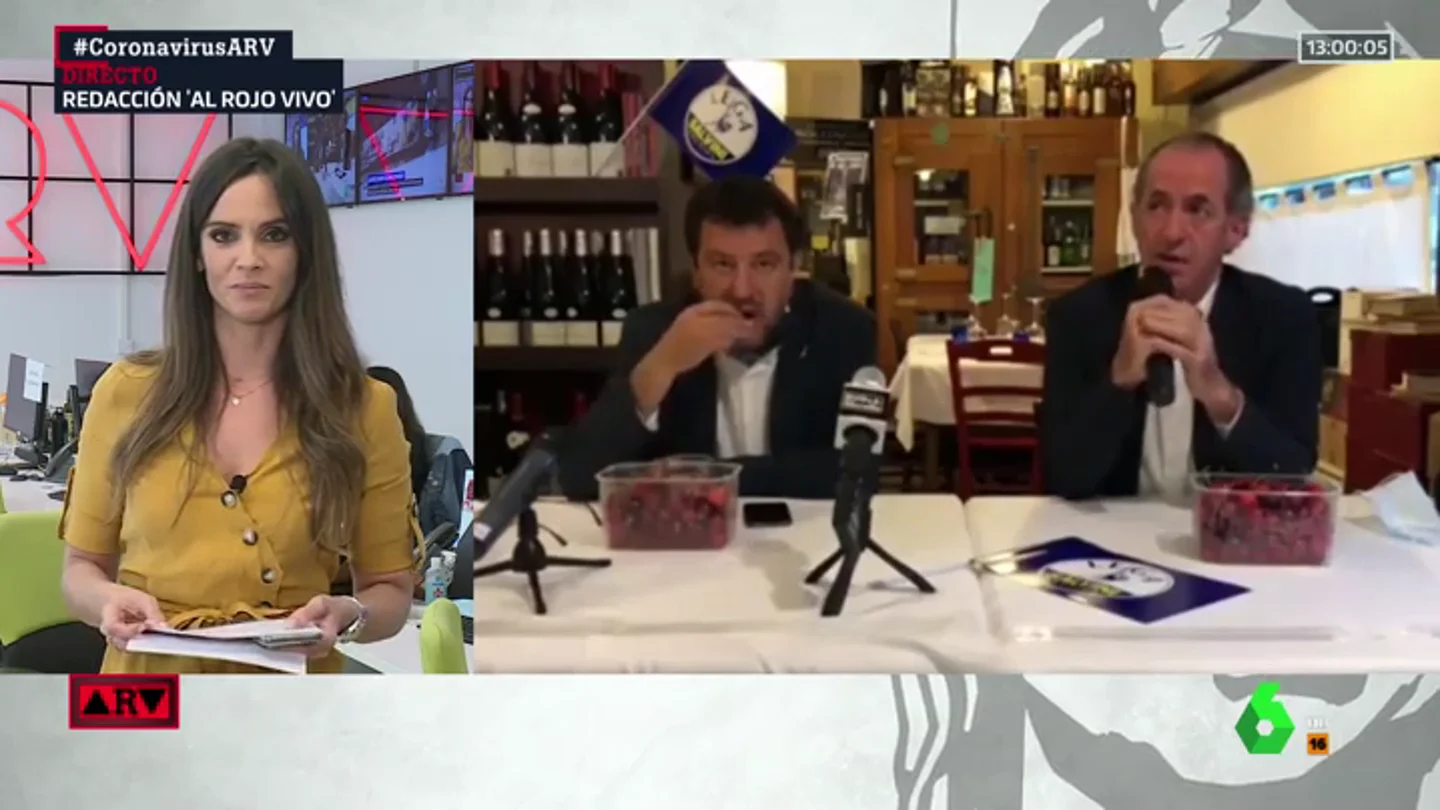 Matteo Salvini, en el foco de la polémica por comer cerezas en una rueda de prensa mientras habla de la muerte de tres bebés Matteo Salvini, en el foco de la polémica por comer cerezas en una rueda de prensa mientras habla de la muerte de tres bebés