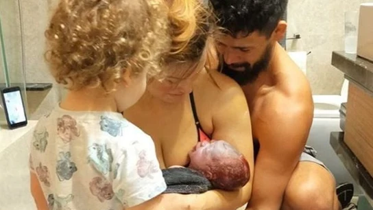 Miesha Tate, tras a dar a luz en el baño Miesha Tate, tras a dar a luz en el baño