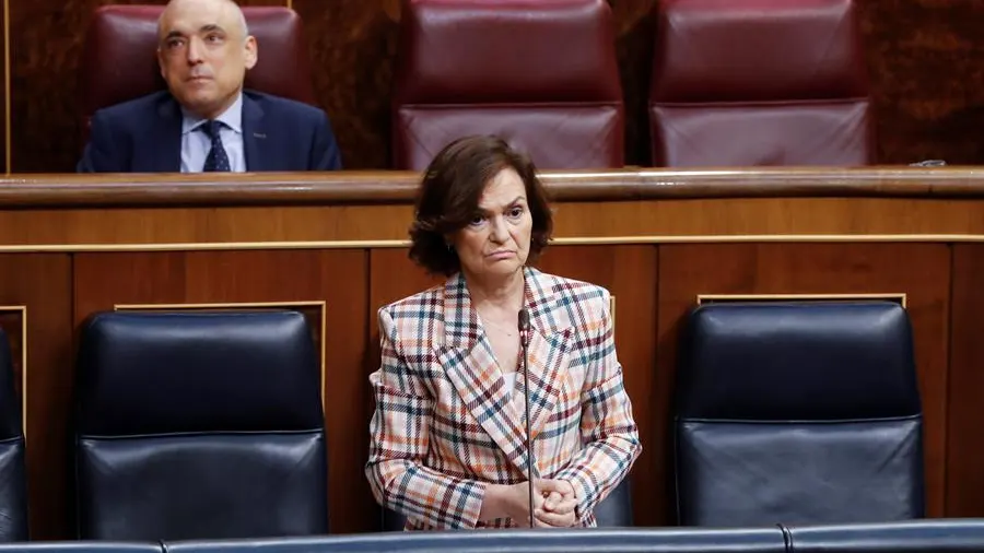 La vicepresidenta primera del Gobierno, Carmen Calvo, durante su intervención en la sesión de control.