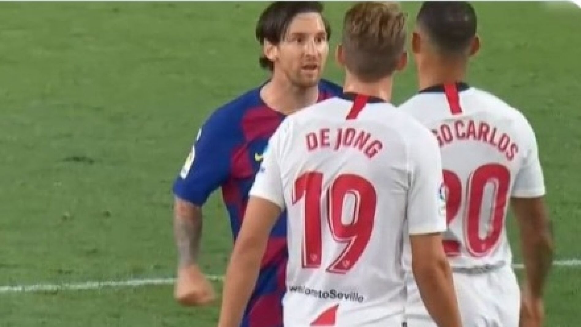 Leo Messi y Diego Carlos.