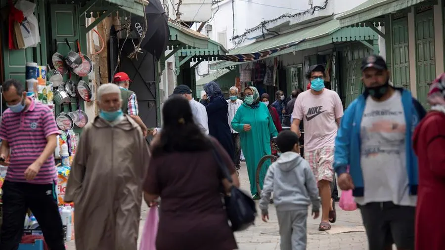 Imagen de personas paseando por Marruecos