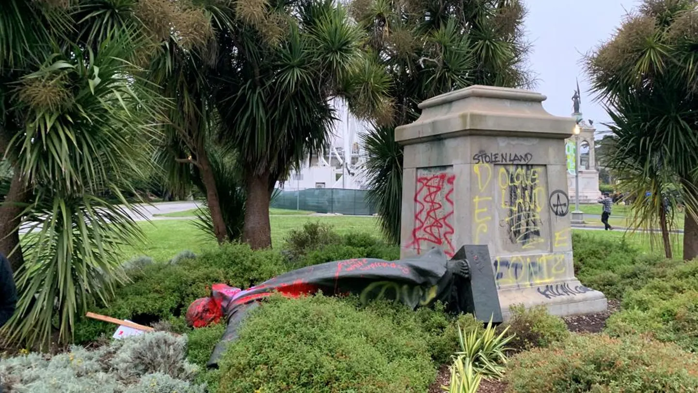 La estatua de Fray Junípero Serra en San Francisco La estatua de Fray Junípero Serra en San Francisco