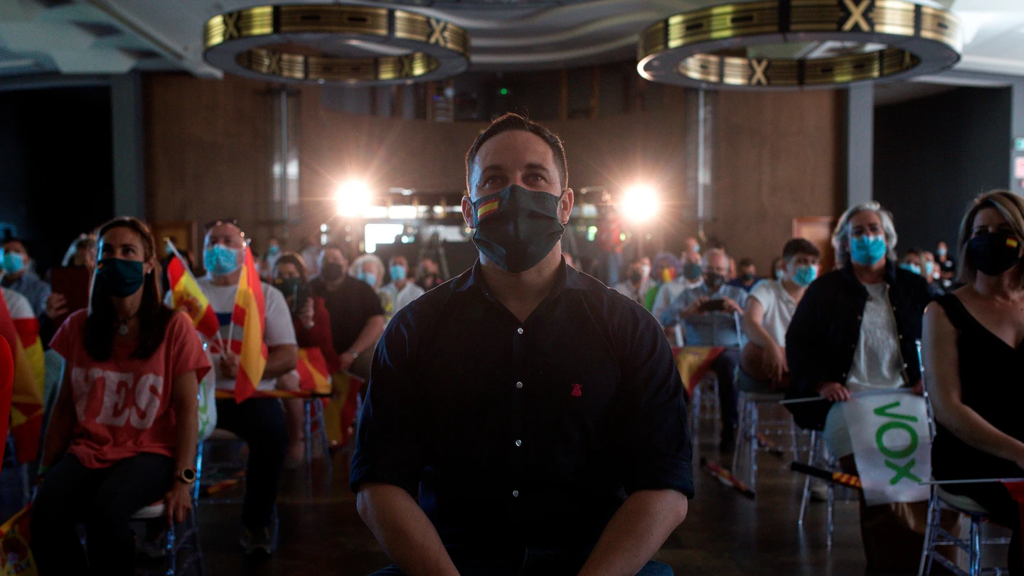 El presidente de Vox, Santiago Abascal, participa en un acto de la precampaña de las elecciones gallegas en Santa Cruz de Arrabaldo (Ourense) El presidente de Vox, Santiago Abascal, participa en un acto de la precampaña de las elecciones gallegas en Santa Cruz de Arrabaldo (Ourense)