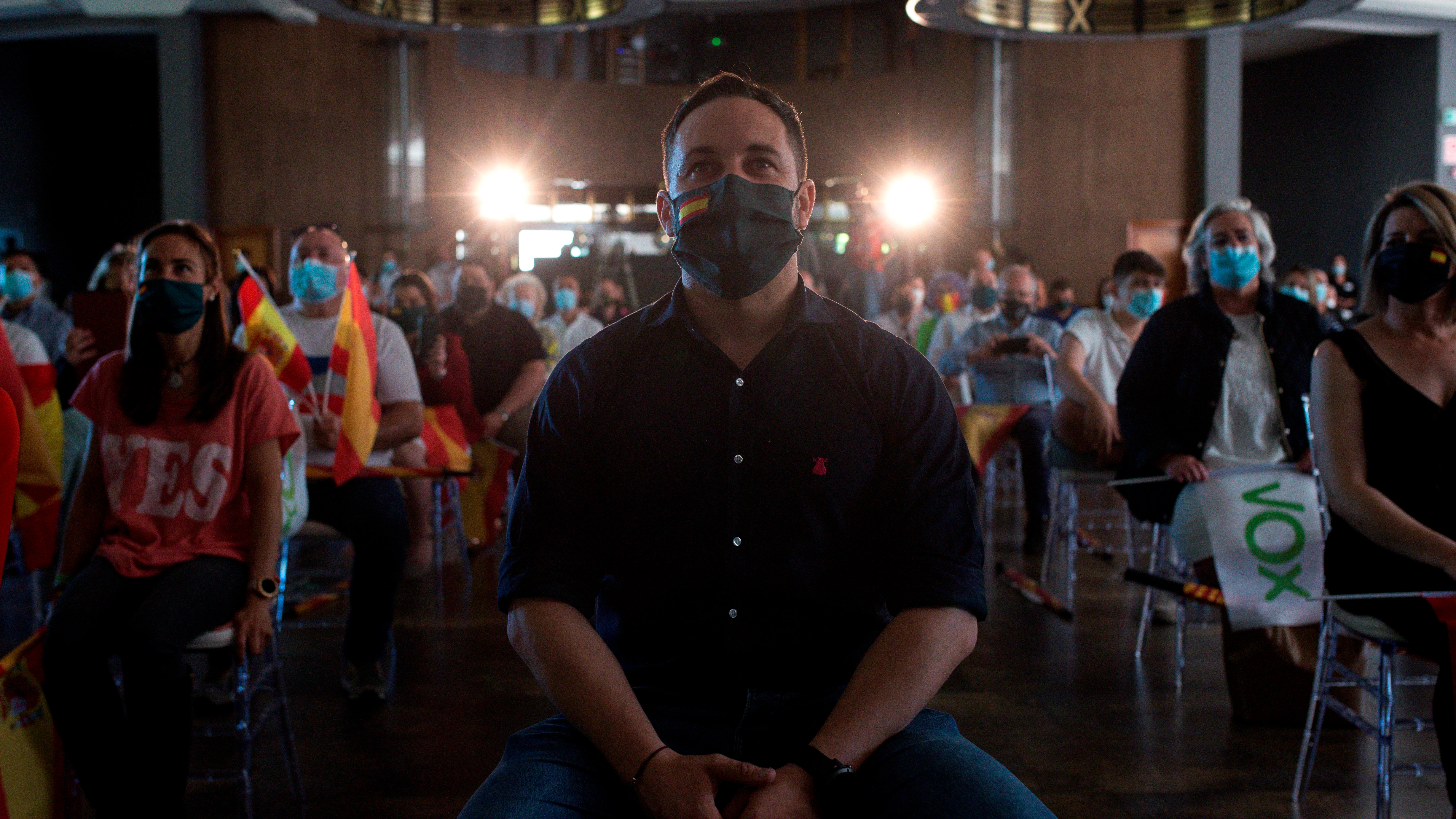 El presidente de Vox, Santiago Abascal, participa en un acto de la precampaña de las elecciones gallegas en Santa Cruz de Arrabaldo (Ourense) El presidente de Vox, Santiago Abascal, participa en un acto de la precampaña de las elecciones gallegas en Santa Cruz de Arrabaldo (Ourense)