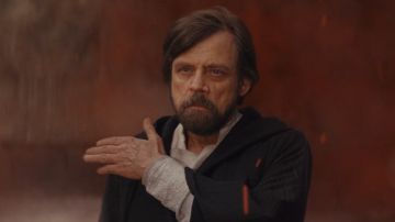 Mark Hamill, encarnando a Luke Skywalker en Star Wars: Episodio VIII: Los Últimos Jedi