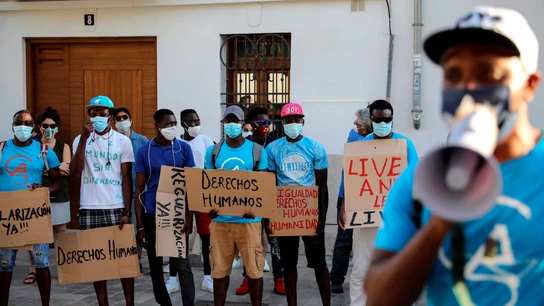 Inmigrantes del Aquarius piden al Gobierno que regularice su situación Inmigrantes del Aquarius piden al Gobierno que regularice su situación