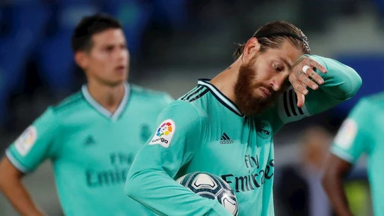 Sergio Ramos se seca el sudor Sergio Ramos se seca el sudor