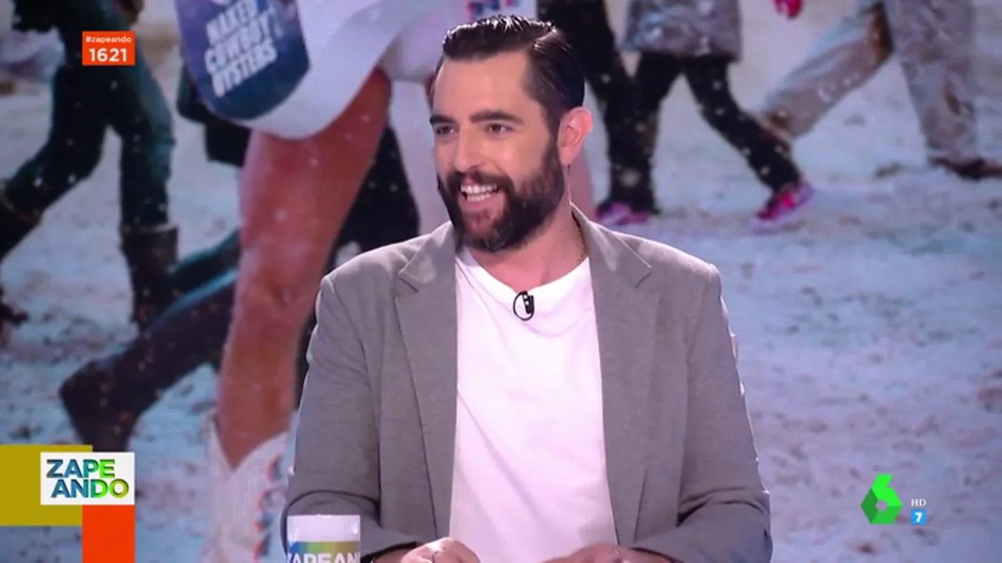 El viaje en el que Dani Mateo tuvo que 'enfrentarse' a "dos tíos con metralleta": "Les tuve que dar dinero para que nos dejaran ir" El viaje en el que Dani Mateo tuvo que 'enfrentarse' a "dos tíos con metralleta": "Les tuve que dar dinero para que nos dejaran ir"