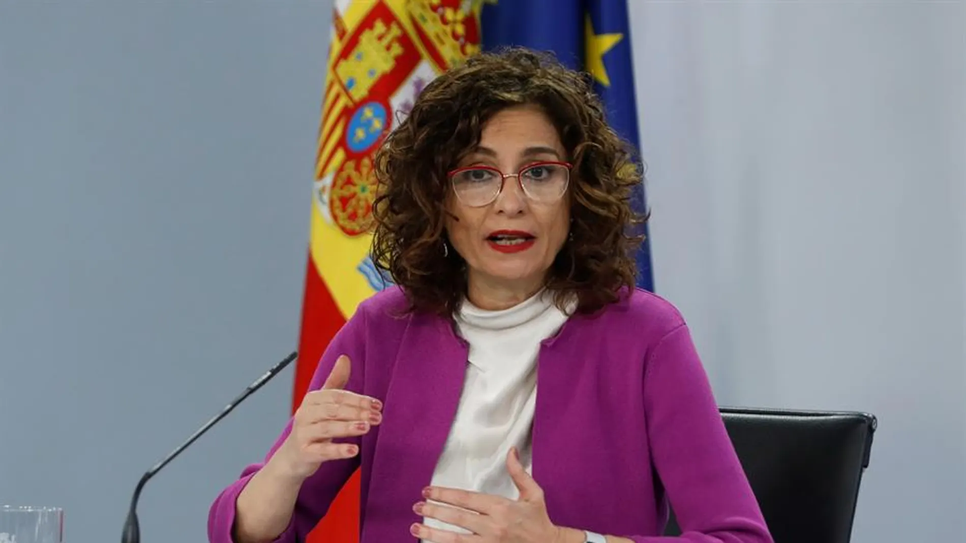La ministra de Hacienda, María Jesús Montero durante la rueda de prensa tras el Consejo de Ministros celebrado este martes en el Palacio de la Moncloa.