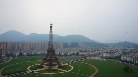 Torre Eiffel en Hangzhou, China Torre Eiffel en Hangzhou, China