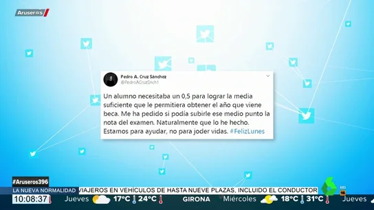 El aplaudido gesto de un profesor al subir medio punto a un alumno para optar a una beca El aplaudido gesto de un profesor al subir medio punto a un alumno para optar a una beca