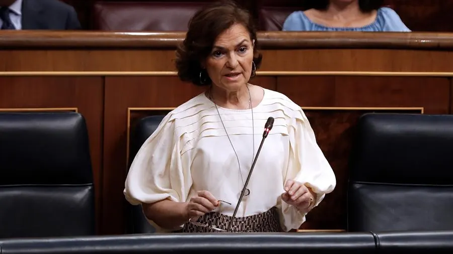 La vicepresidenta primera del Gobierno, Carmen Calvo durante la sesión de control al Gobierno. 