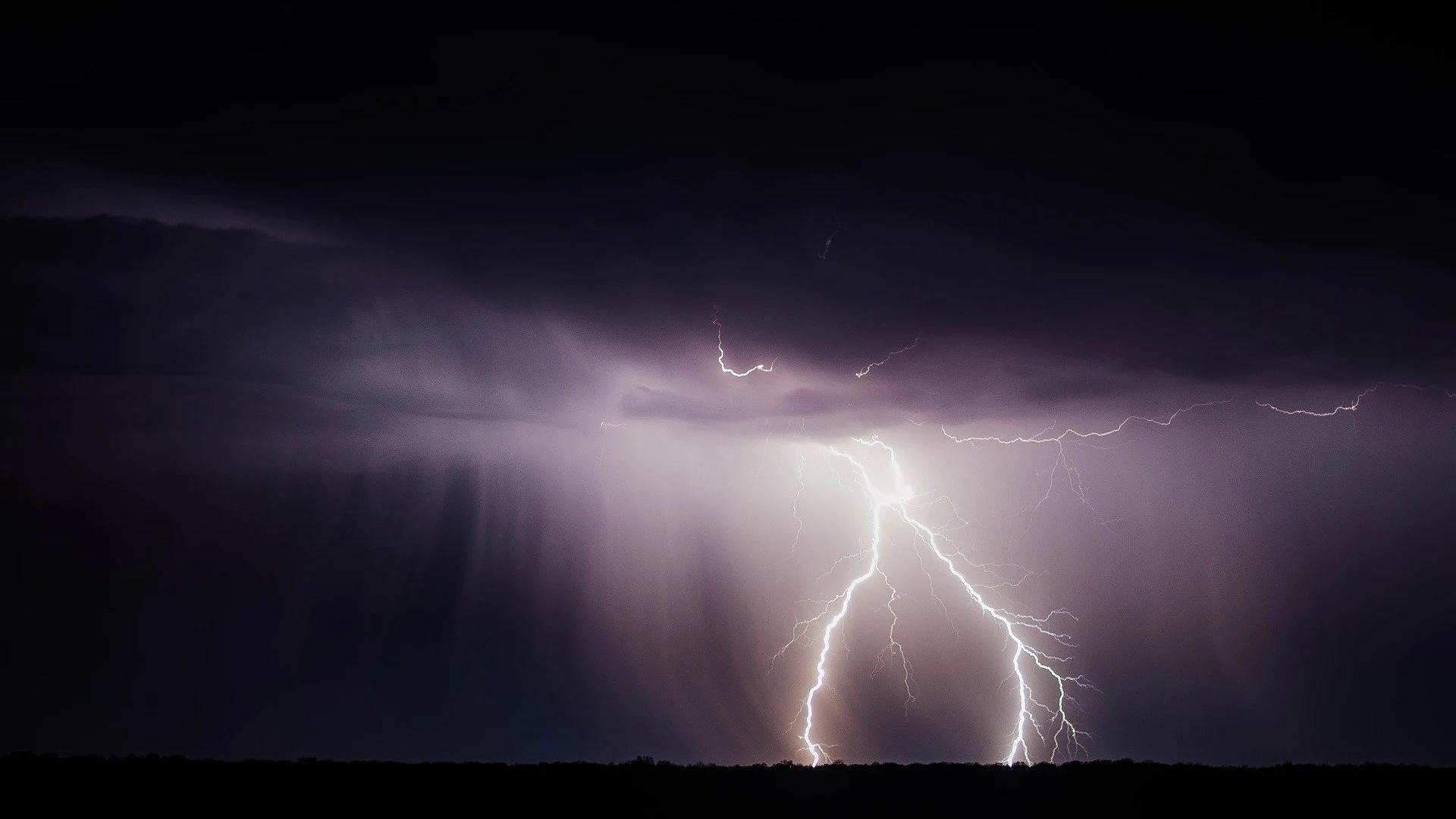 Tormenta con rayos