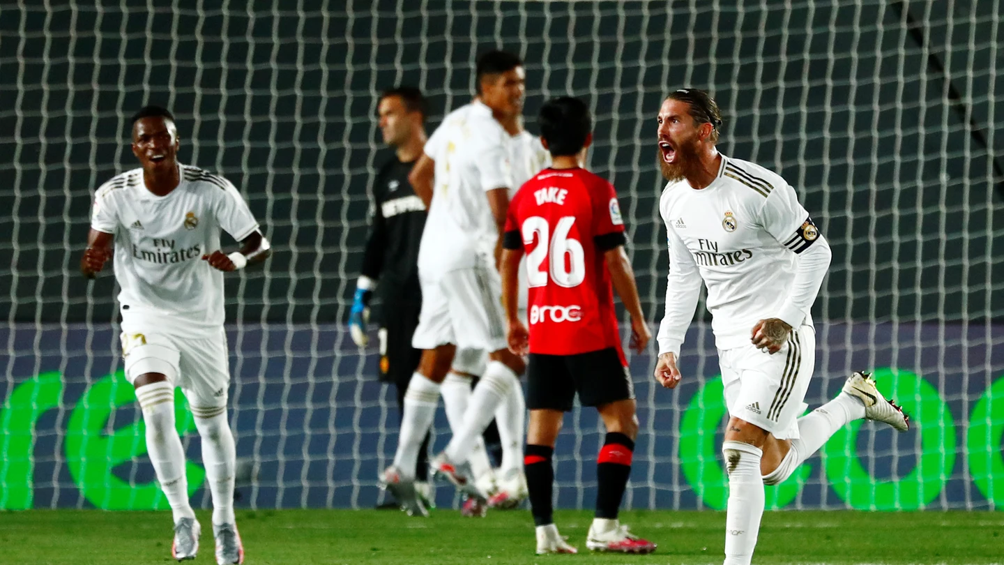 Sergio Ramos celebra su gol con el Real Madrid con Vinicius al fondo. Sergio Ramos celebra su gol con el Real Madrid con Vinicius al fondo.