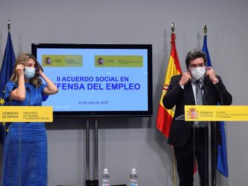 Los ministros de Trabajo y Seguridad Social, Yolanda Díaz y José Luis Escrivá