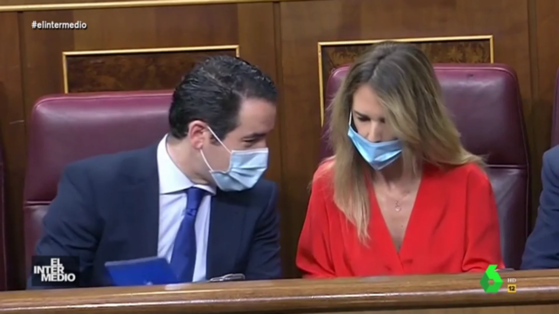 Vídeo manipulado - García Egea descubre que Cayetana Álvarez de Toledo tiene fiebre en el Congreso