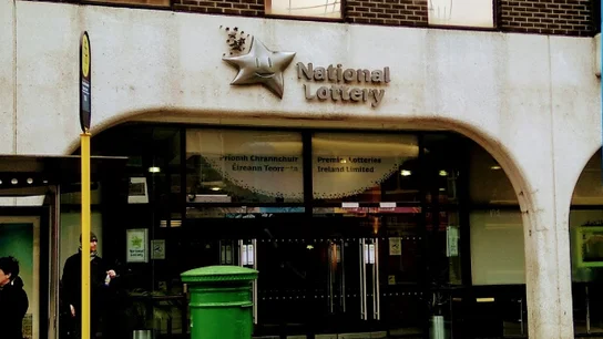 Fachada de Lotería Nacional de Irlanda en Dublín. Fachada de Lotería Nacional de Irlanda en Dublín.