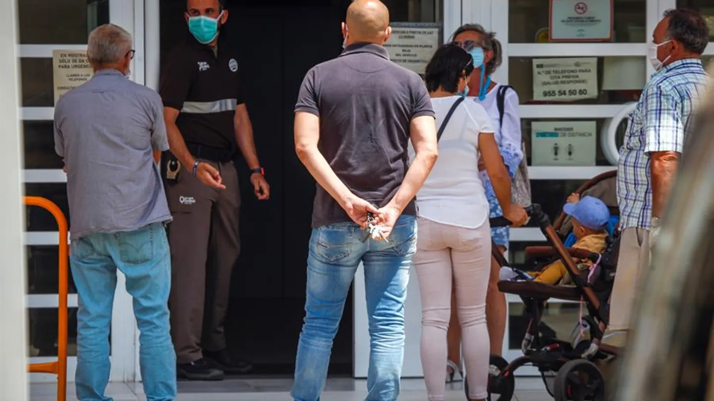 Aislados medio centenar de vecinos de Lepe por un brote Aislados medio centenar de vecinos de Lepe por un brote