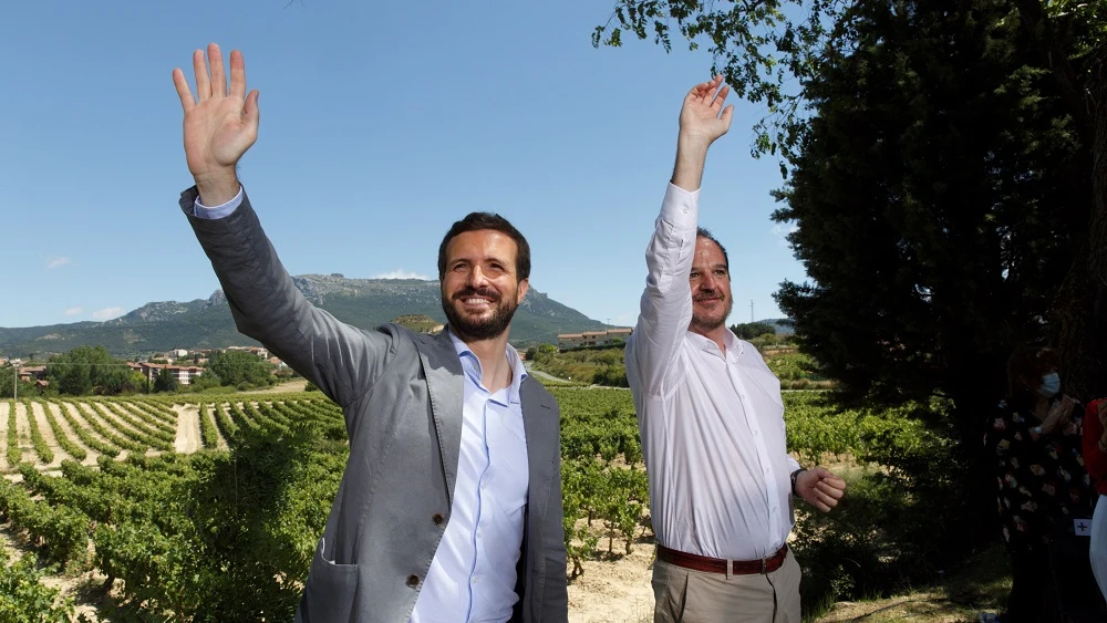 El presidente del PP, Pablo Casado, y el candidato a lehendakari, Carlos Iturgaiz