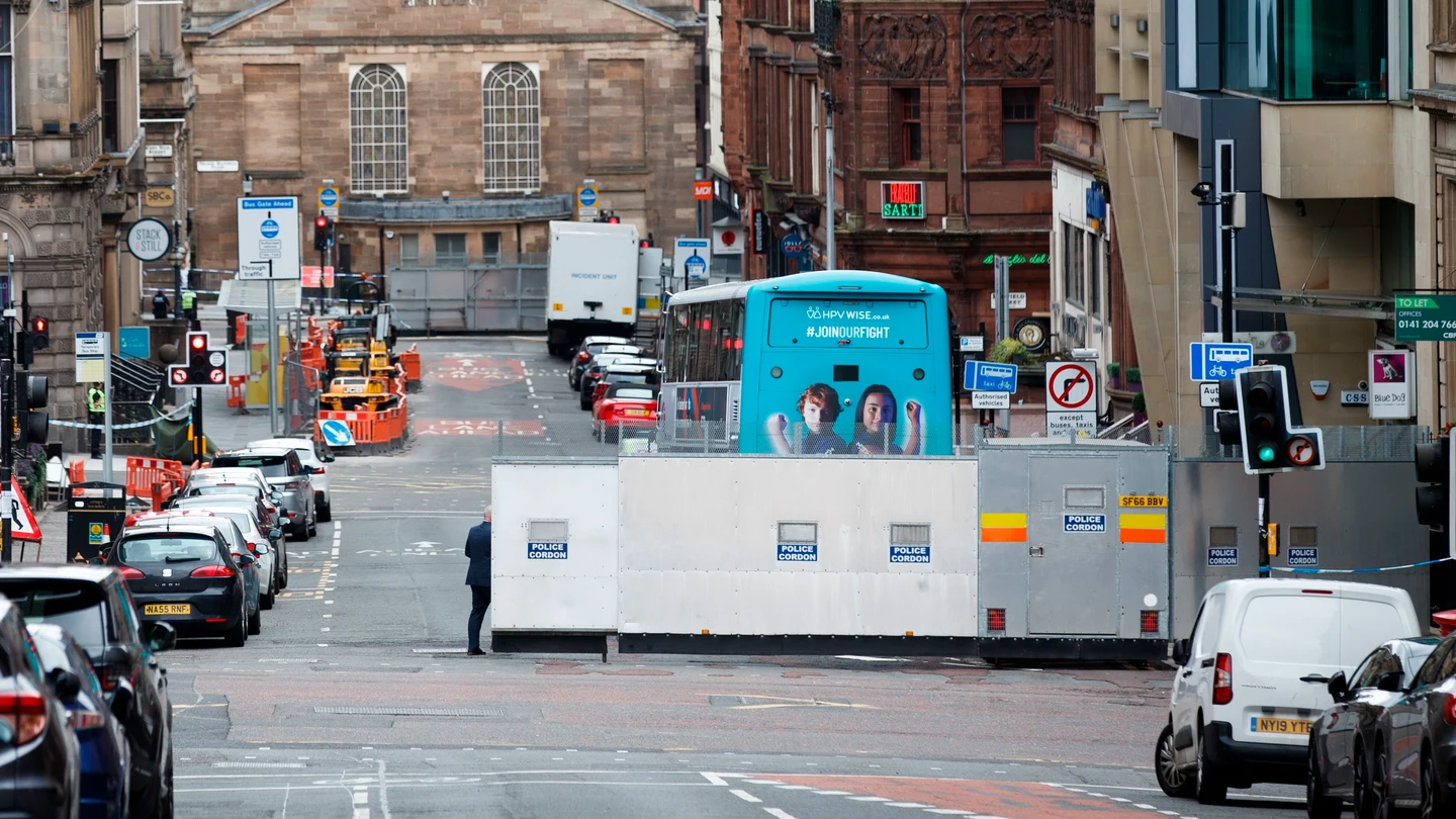 Lugar acordonado por la Policía en las inmediaciones del hotel Premier Inn de Glasgow donde se produjo el apuñalamiento Lugar acordonado por la Policía en las inmediaciones del hotel Premier Inn de Glasgow donde se produjo el apuñalamiento