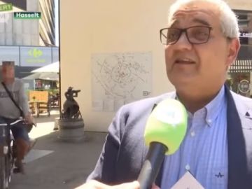 Un ciclista atropella a un alcalde belga. Un ciclista atropella a un alcalde belga.