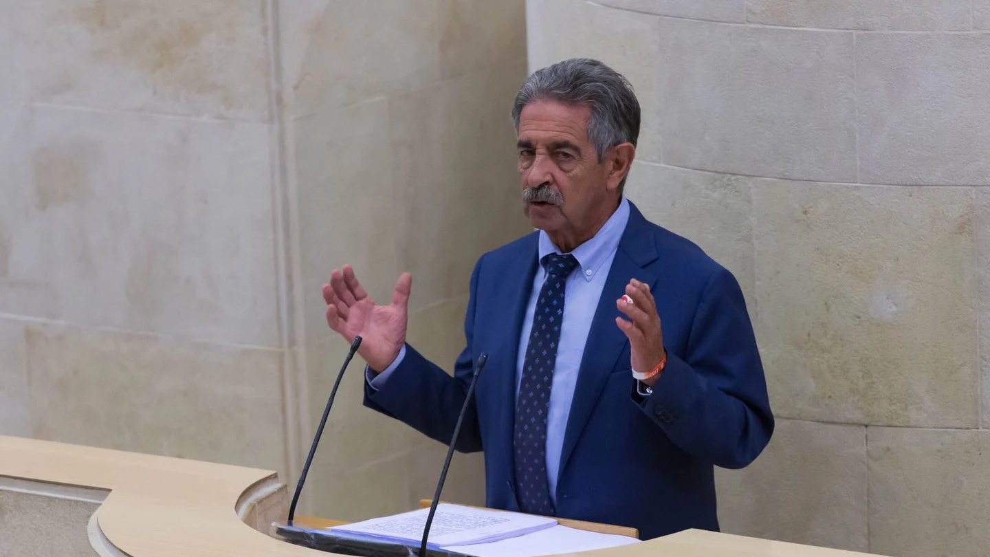 Miguel Ángel Revilla Revilla realiza una petición de ayuda en su discurso en el Debate sobre el Estado de la Región