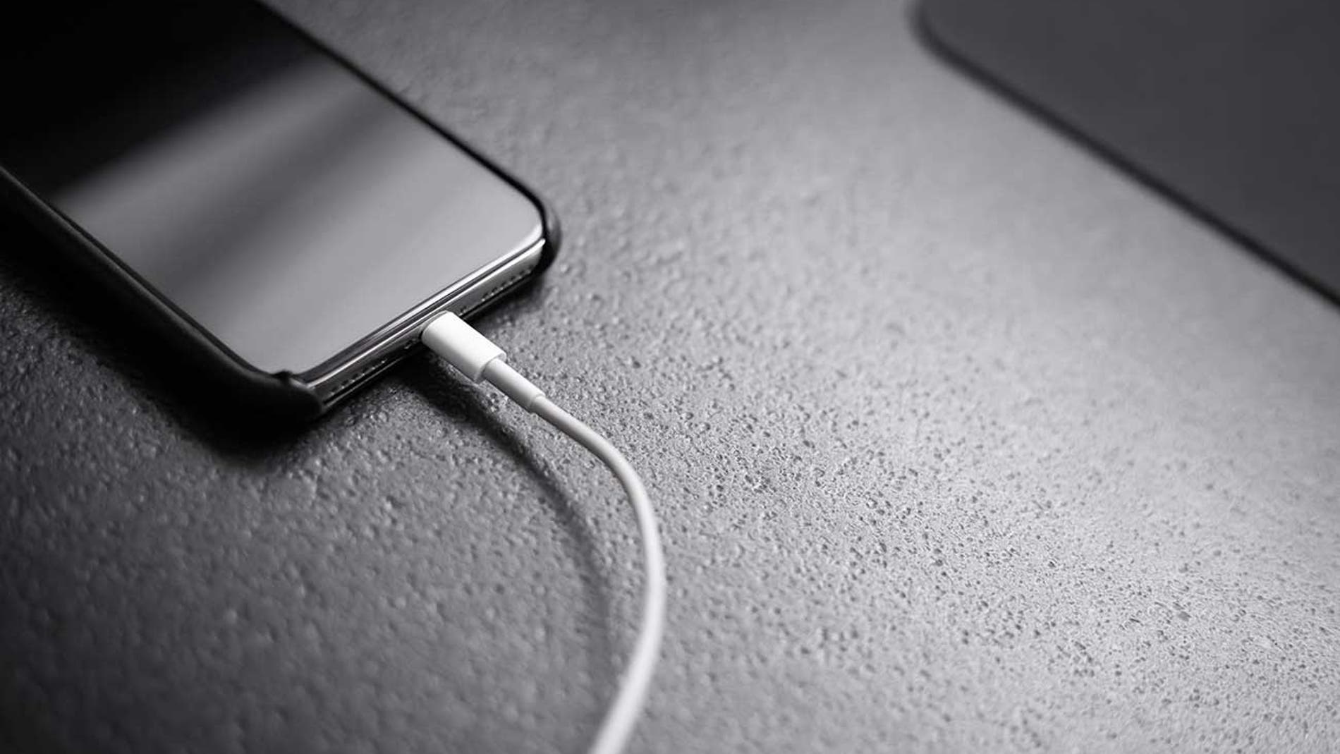 El secreto del iPhone 11 y la carga inalámbrica: ¿qué es ese cable?