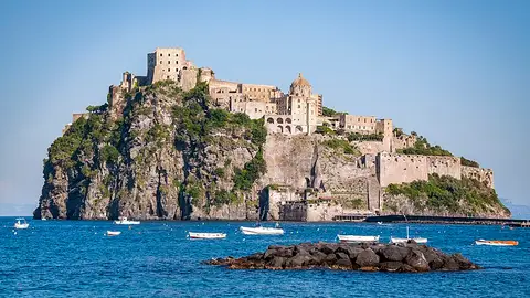 Vista del Castello Aragonese da Ischia Ponte Vista del Castello Aragonese da Ischia Ponte