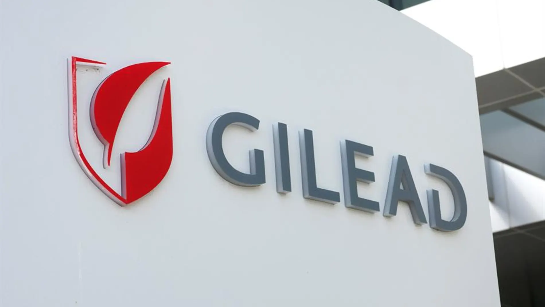 El laboratorio Gilead cobrará por el tratamiento a partir de julio.