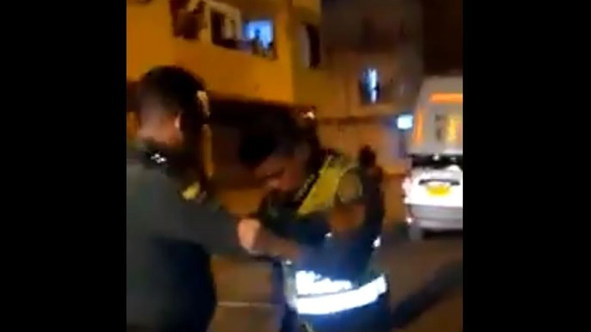 Dos policías presuntamente borrachos chocan con el coche patrulla