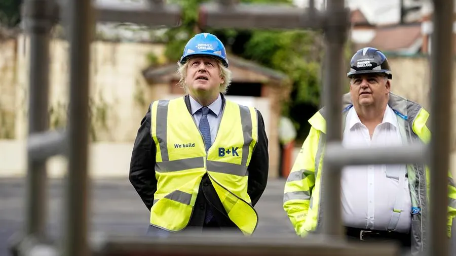 El Primer Ministro británico, Boris Johnson, visita una escuela secundaria en Londres