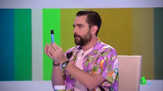 Dani Mateo ha hecho entrega del "subrayador del presentador" a Anna Simón mateo simon