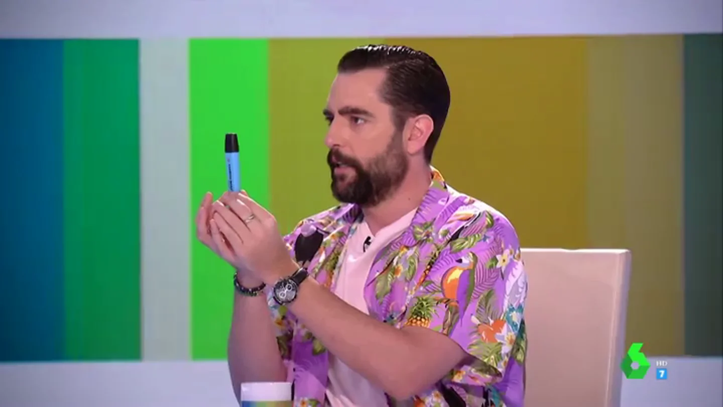 Dani Mateo ha hecho entrega del "subrayador del presentador" a Anna Simón mateo simon