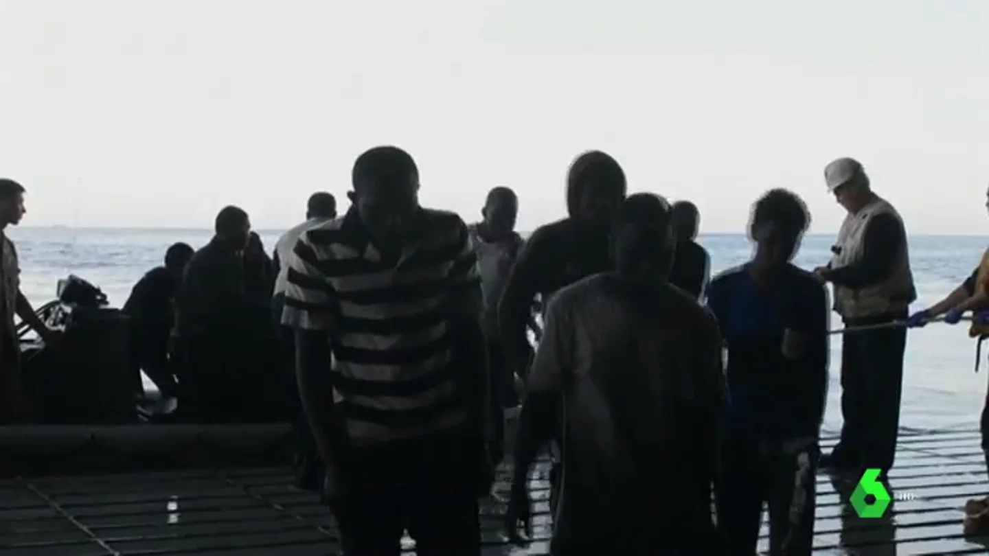 Desmantelan una red de tráfico de personas que llegó a organizar 20 viajes en patera a las Islas Canarias Desmantelan una red de tráfico de personas que llegó a organizar 20 viajes en patera a las Islas Canarias